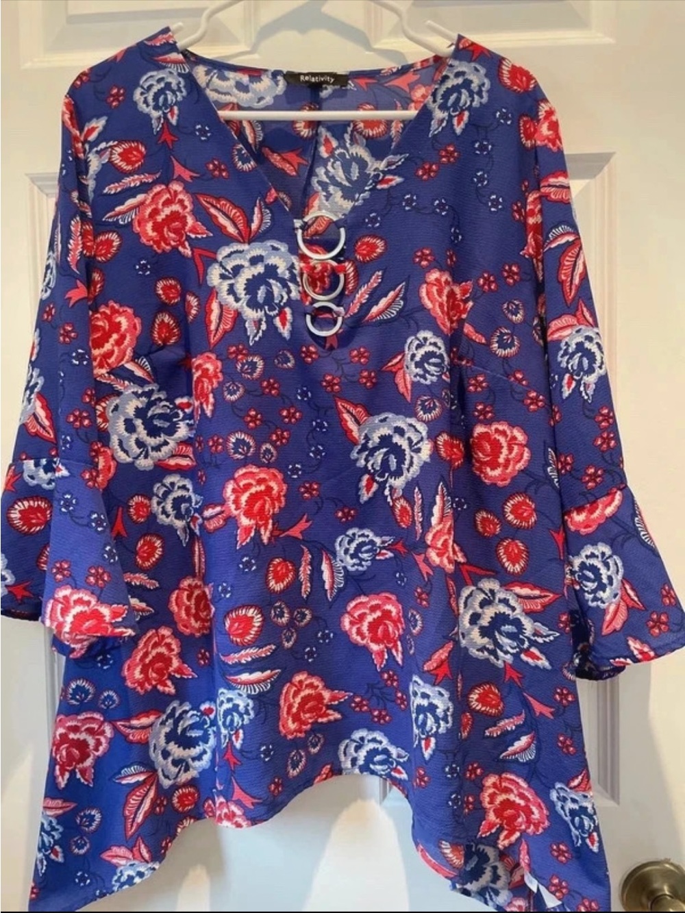 NWOT Relativity 3/4 bell sleeve asymmetrical hem floral top size 2X